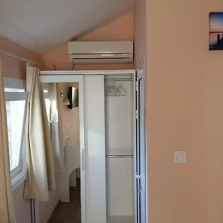 Yanita Guest house *