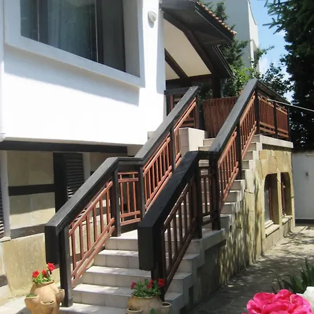 Yanita Guest house *